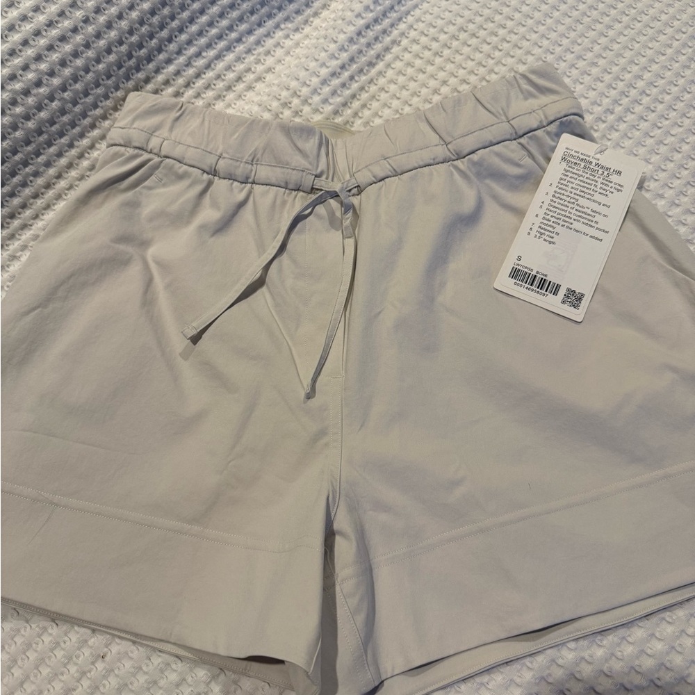 lululemon athletica bone color cinchable waist HR woven shorts 3.5” - Size S NWT